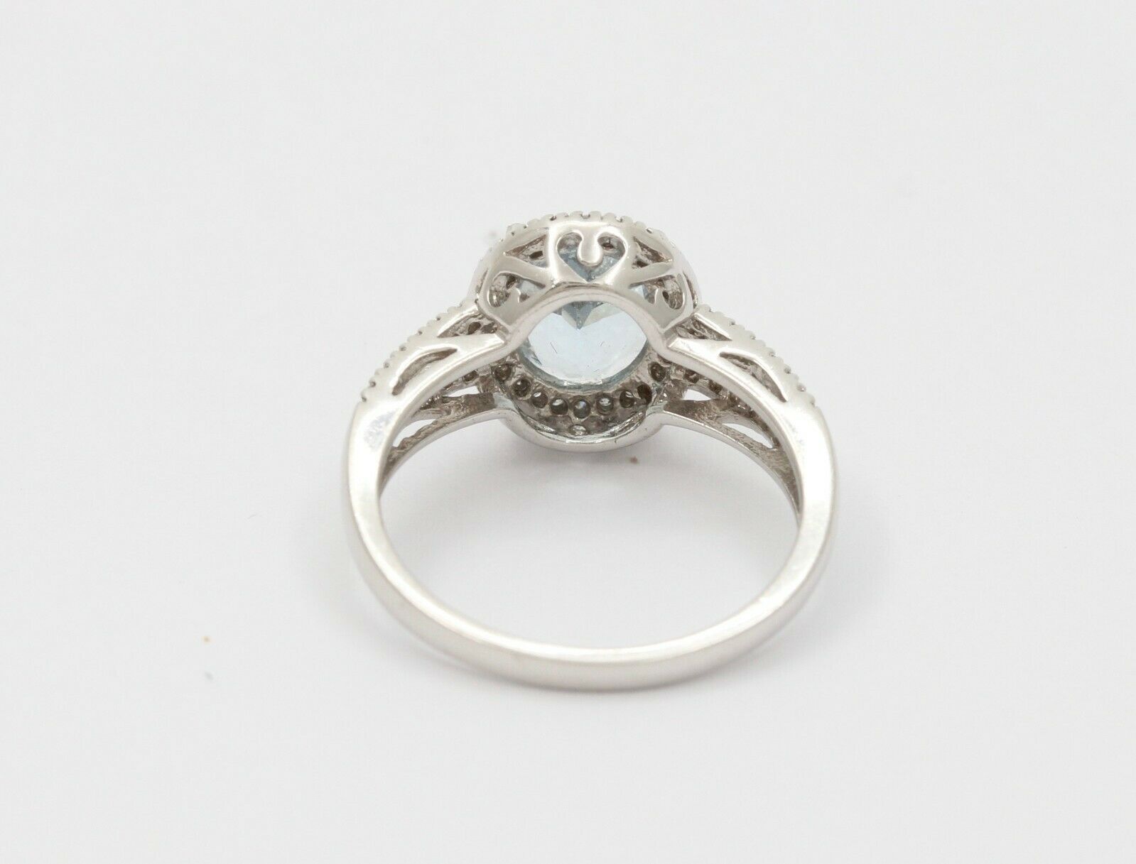 Vintage 14K White Gold Aquamarine Diamond Alternative Ring