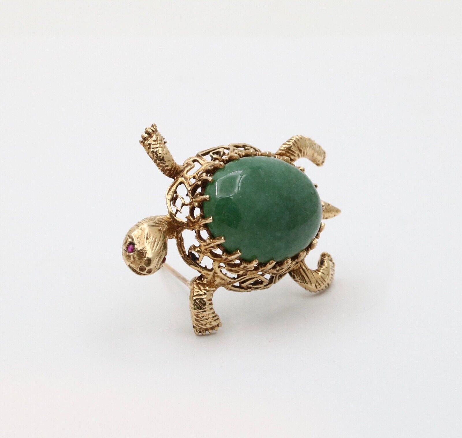 Vintage 14K Gold Turtle Jadi Jade Brooch Pin.