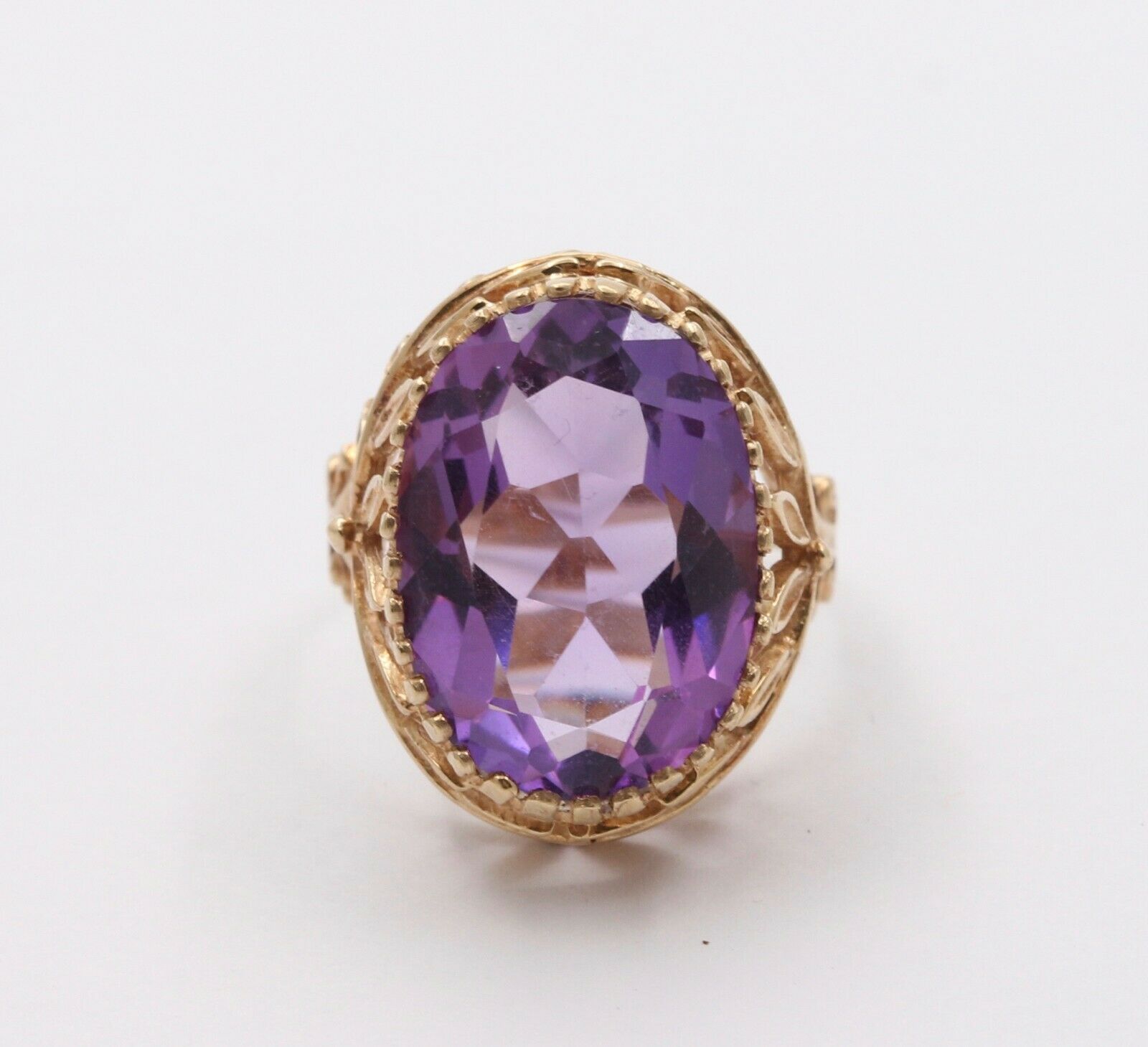 Vintage 10K Yellow Gold Floral Setting Amethyst Statement Ring