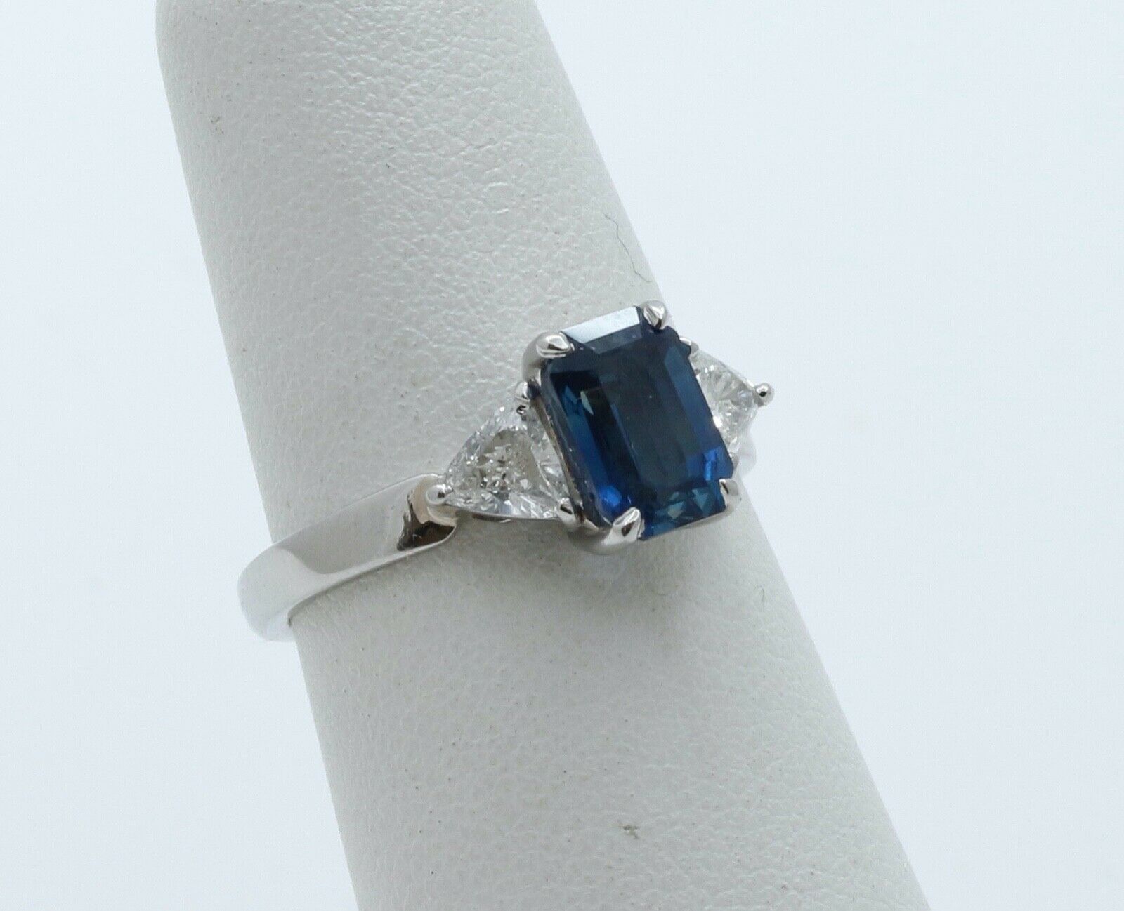 Vintage Ladies Blue Sapphire Diamonds Platinum Ring