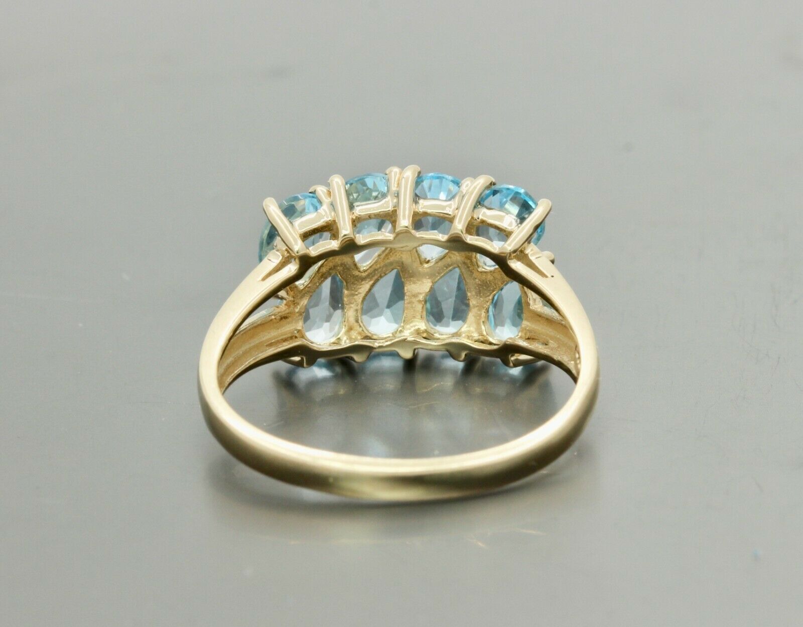 Vintage 10K Yellow Gold Blue Topaz Cluster Ring