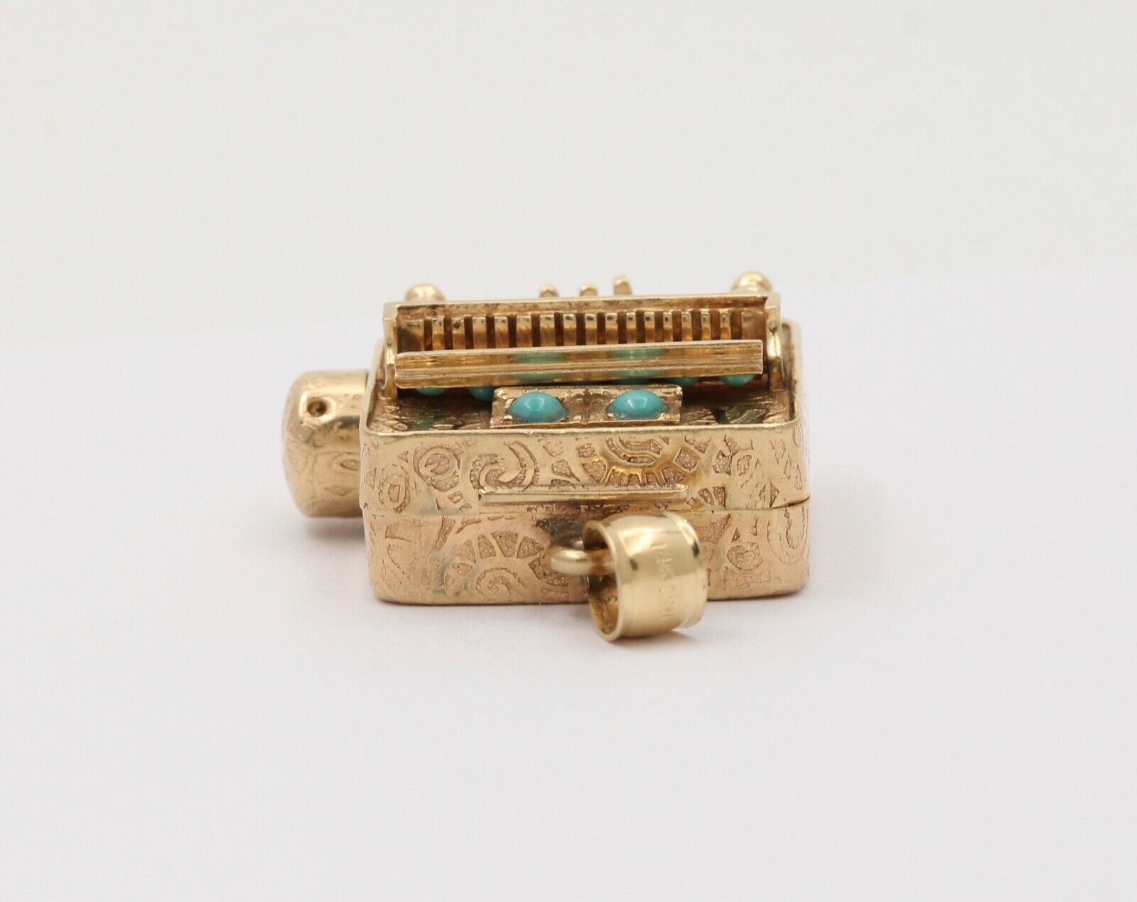Vintage Organ 14K Yellow Gold Turquoise Pendant
