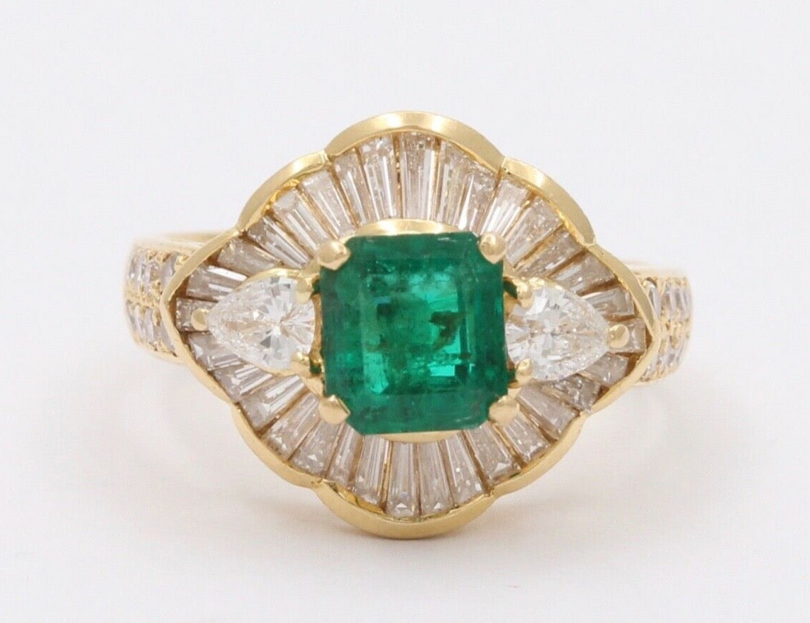Vintage Natural Emerald Baguette Diamonds 18K Yellow Gold Ring