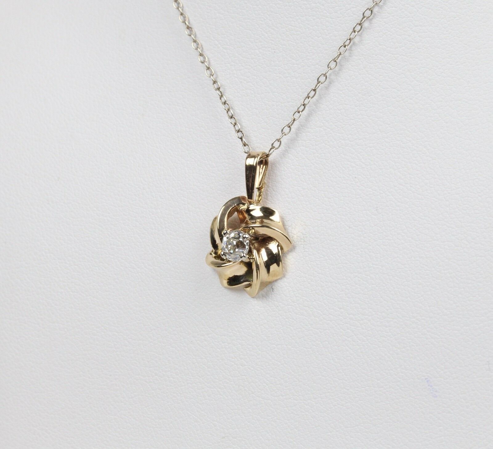 Vintage 14K Yellow Gold Floral Diamond Pendant