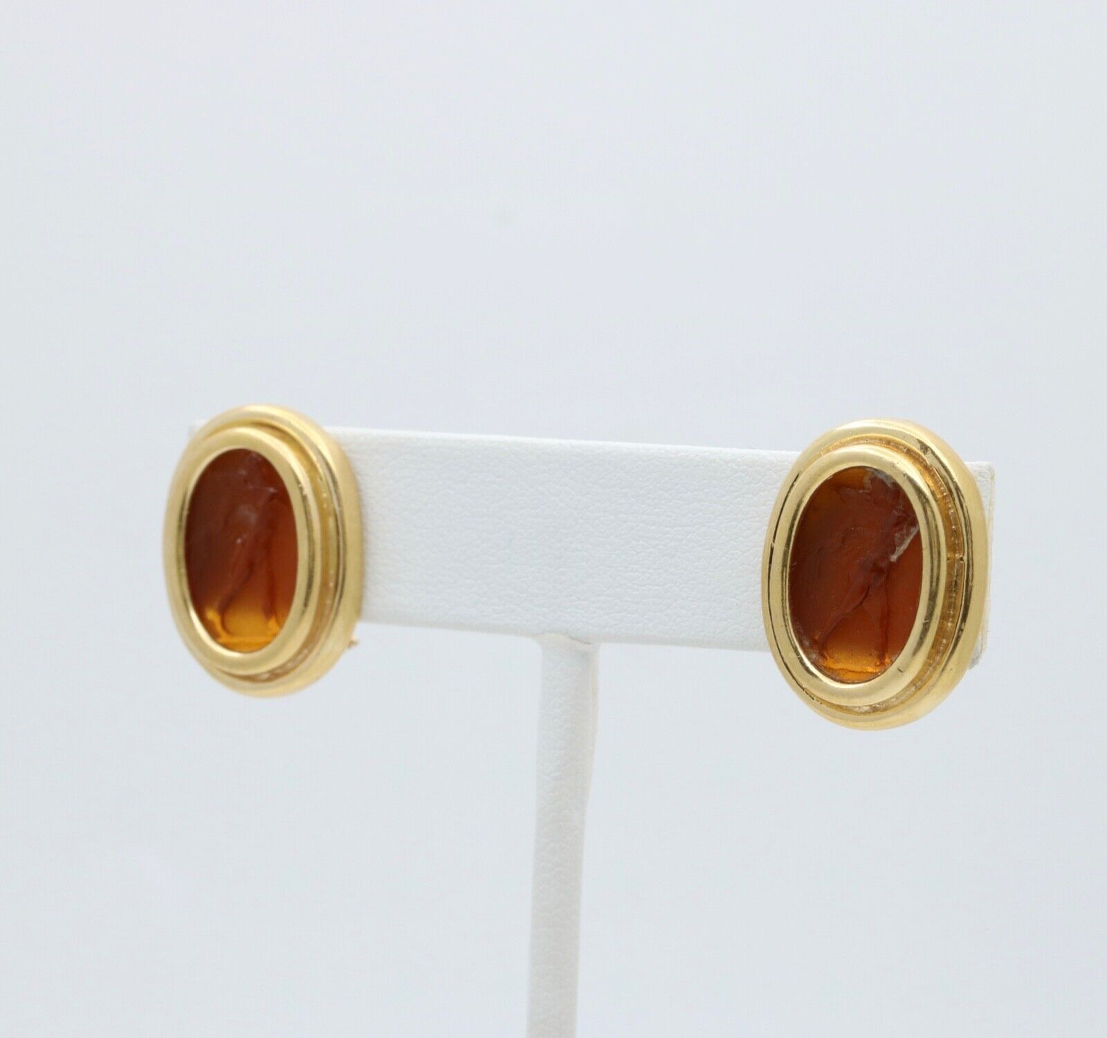 Timeless Art glass 18K Yellow Gold Clip Earrings