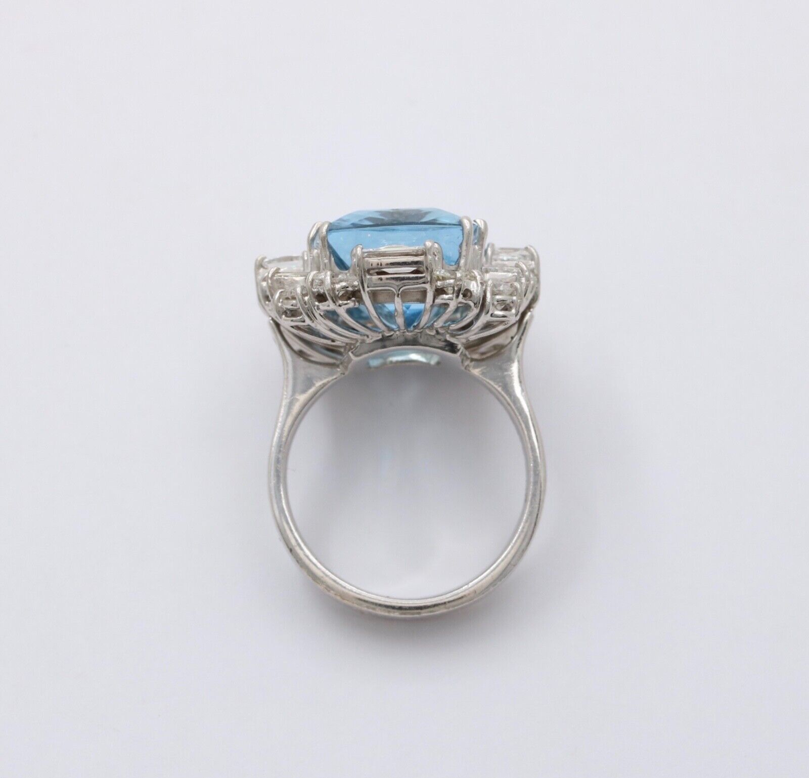 Vintage 18K White Gold 16.53 Carats Aquamarine DIamond Ring, Cocktail Ring