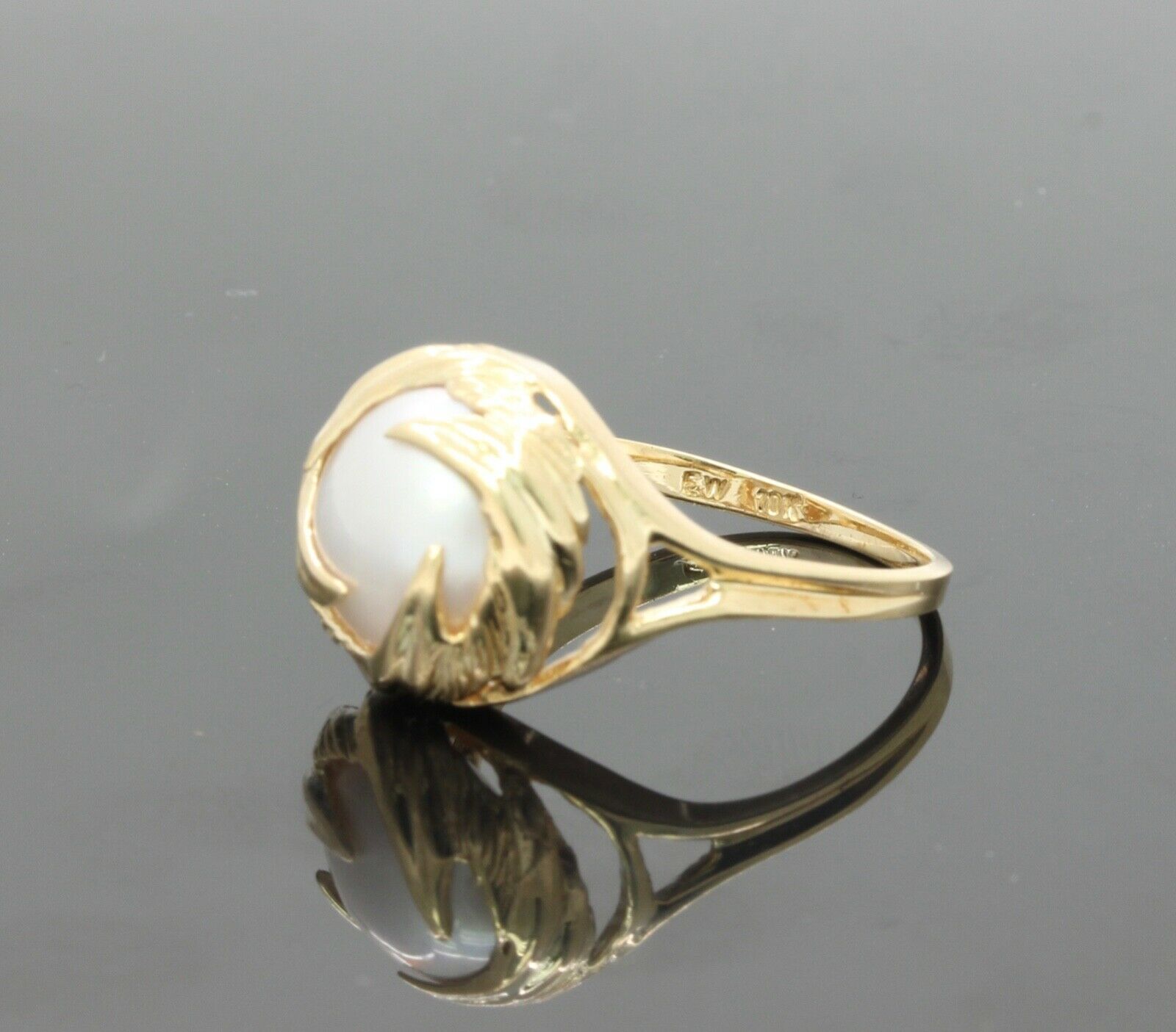 Vintage Ladies Mabe Pearl 10K Yellow Gold Ring