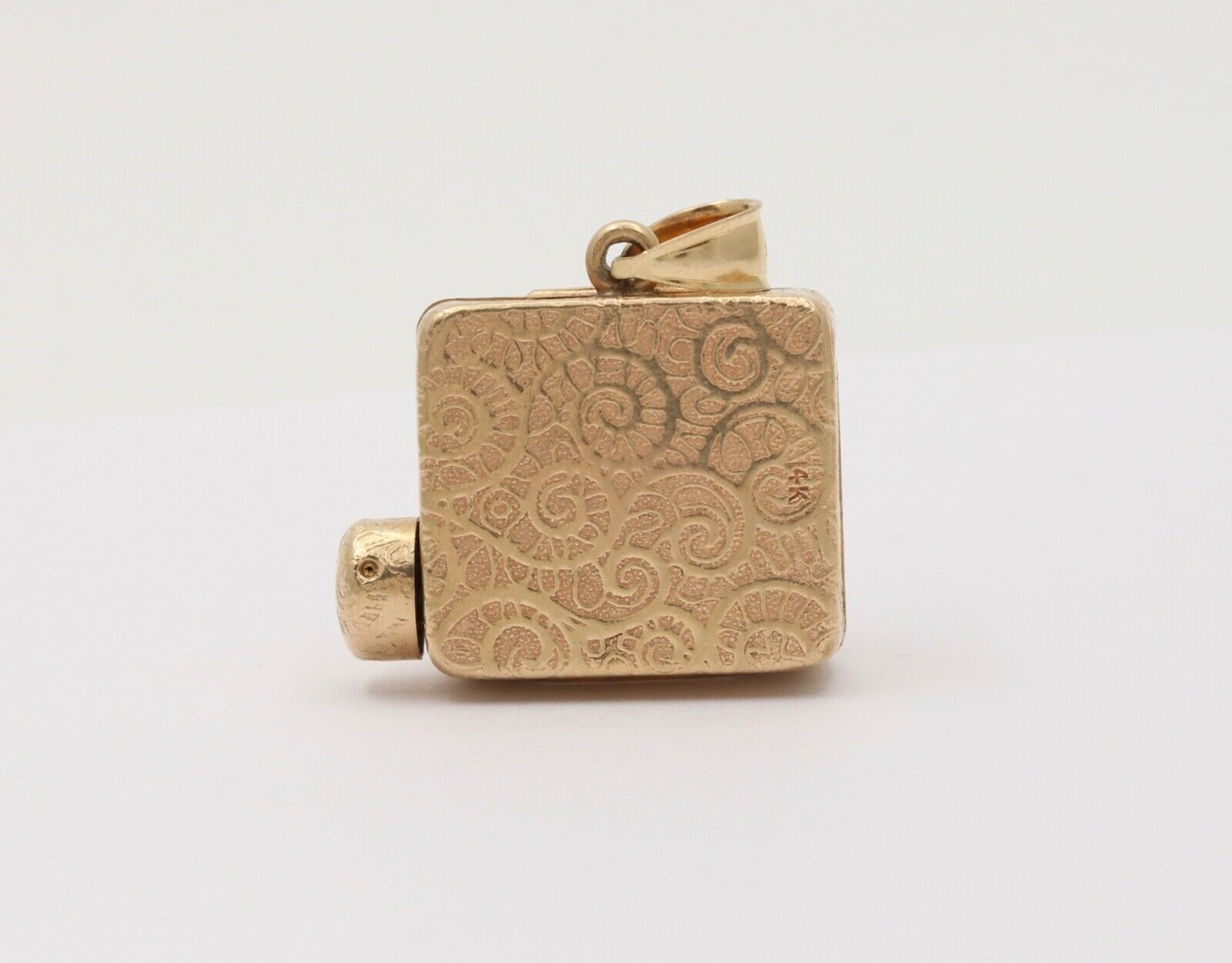 Vintage Organ 14K Yellow Gold Turquoise Pendant