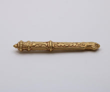 Load image into Gallery viewer, Victorian Repousse 18K Yellow Gold Needle Case
