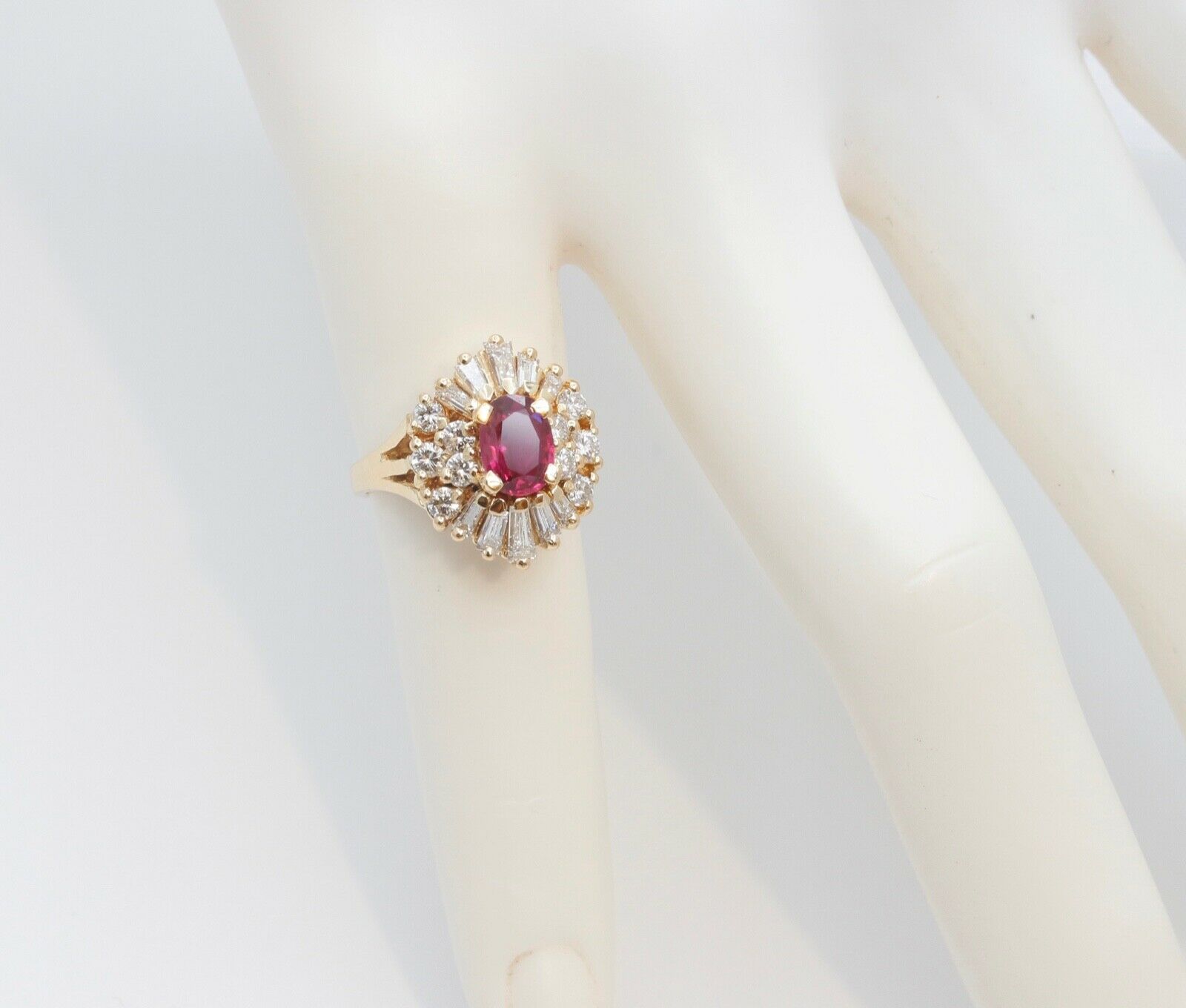Elegant Ruby Diamonds 18K Yellow Gold Vintage Cluster Ring