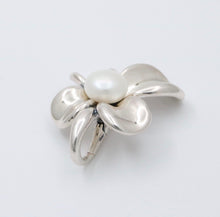 Load image into Gallery viewer, Vintage Sterling Silver Ann King Pearl Orchard Flower Pendant
