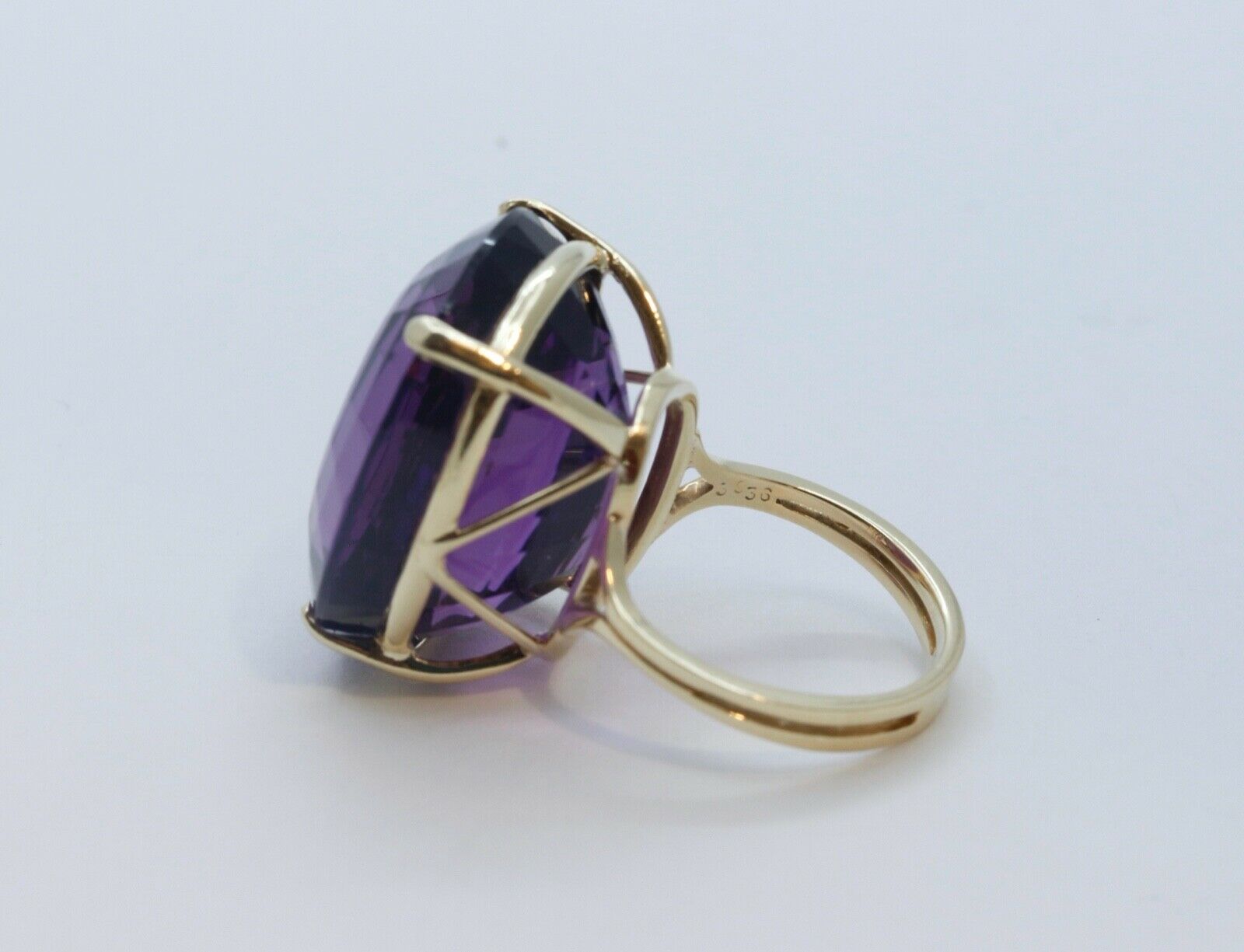 Vintage Oval Siberian Amethyst 14K Yellow Gold Ring