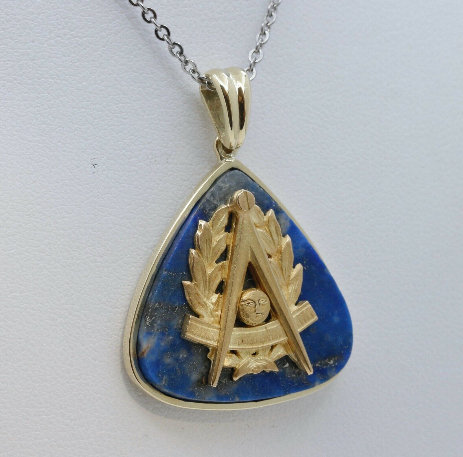 Vintage 18K Yellow Gold Lapis Past Master Masonic Pendant