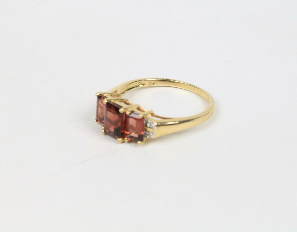 Vintage 10K Yellow Gold Garnet Diamond Ring