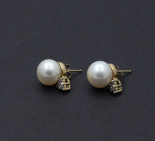 Load image into Gallery viewer, Classic 10K Yellow Gold 9.8 mm Pearl &amp; Diamond Studs Earrings,
