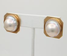 Load image into Gallery viewer, Vintage 14K Gold Large 25mm Mabe Pearl Clip On Earrings
