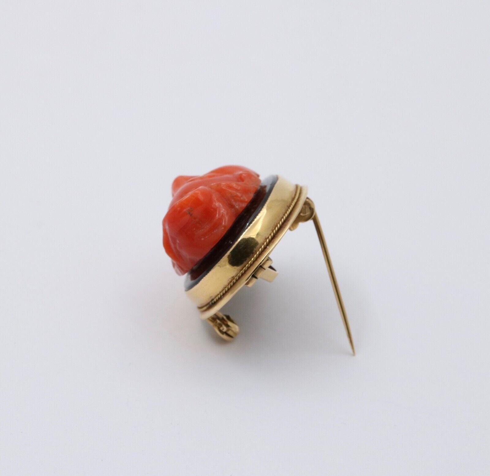 Vintage Coral Onyx 18K Yellow Gold Pendant Brooch
