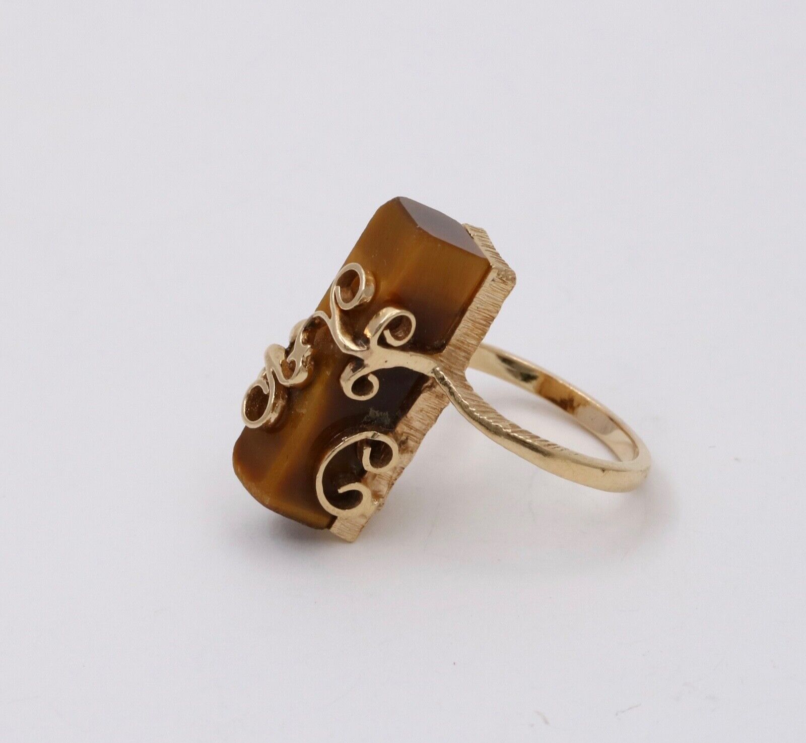 Vintage 14K Yellow Gold Tiger Eye Swirling Ring