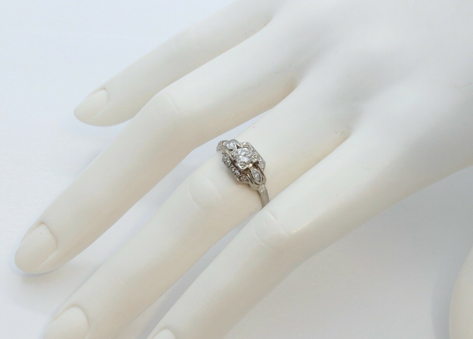 Art Deco 18K White Gold Diamonds Ring