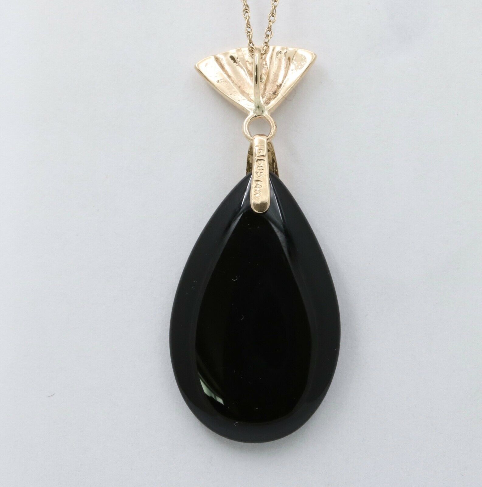 Vintage Oval Onyx 14K Yellow Gold Pendant