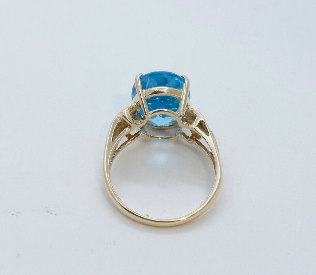 Vintage Oval London Blue Topaz 10K Yellow Gold Ring