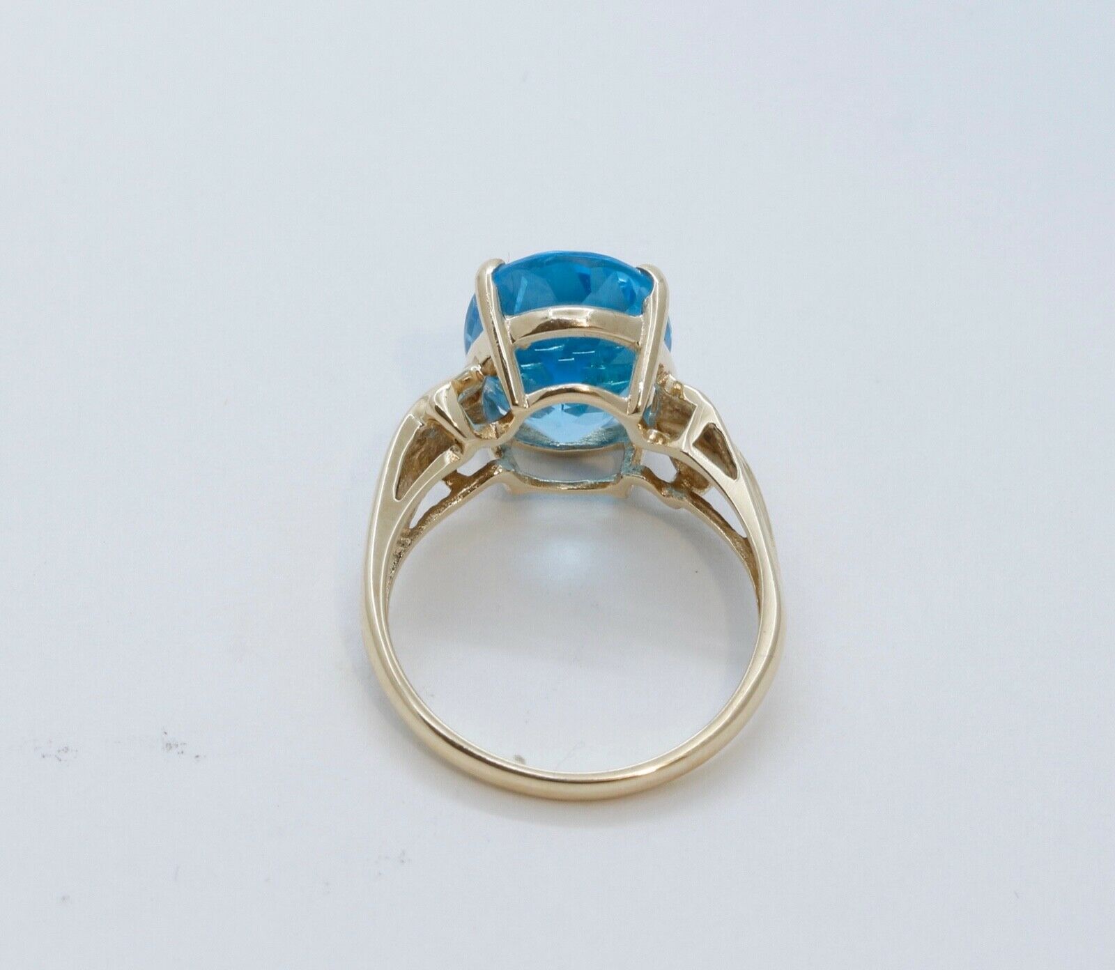 Vintage Oval London Blue Topaz 10K Yellow Gold Ring