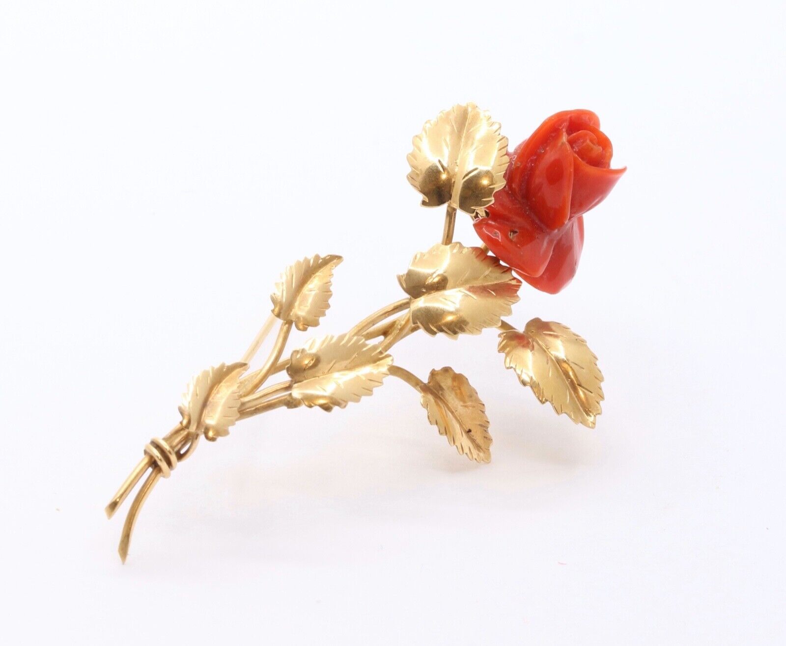 A Beautiful Vintage Rose Designed 18K Yellow Gold Carved Coral Brooch Pin