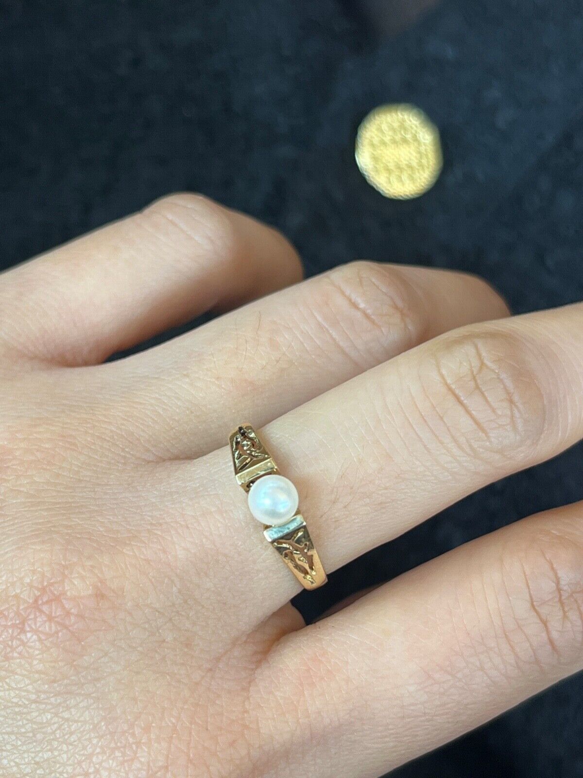 Vintage 14K Yellow Gold Cultured Pearl Filigree Ring Band.