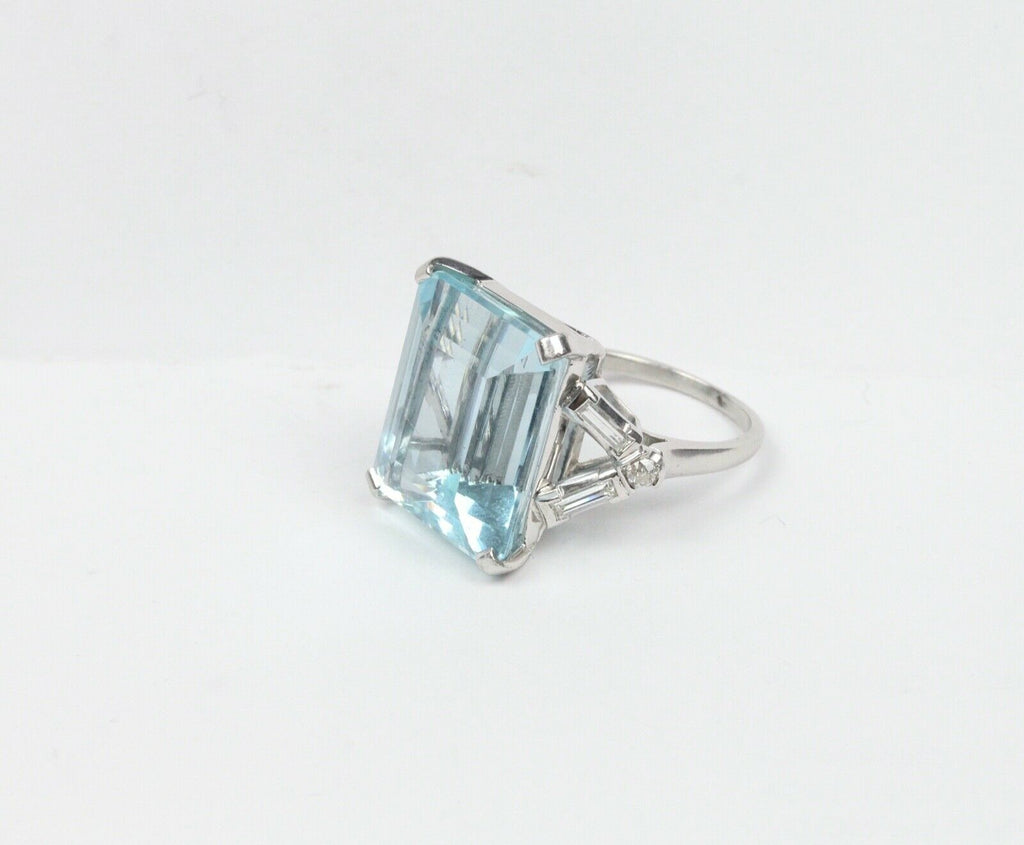 Beautiful Vintage Ladies Aquamarine Diamonds Platinum Ring