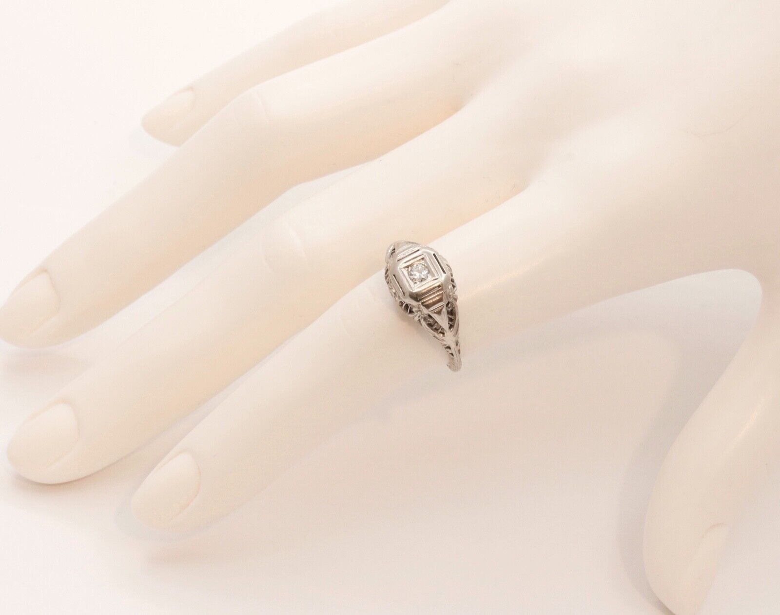 Art Deco Diamond 18K White Gold Ring