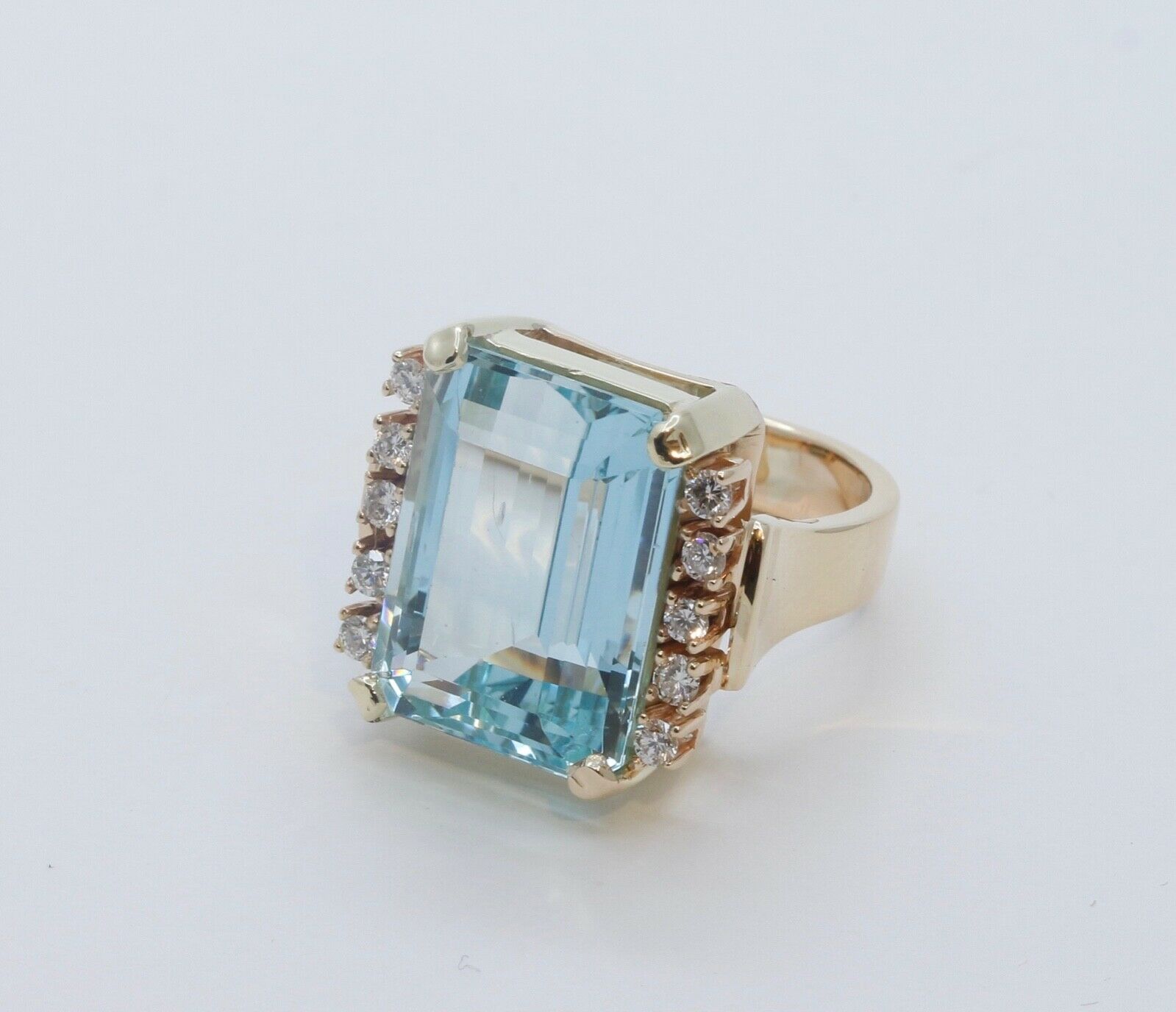 Vintage 18.60 carats Emerald Cut Aquamarine 14K Gold Ring with Diamonds