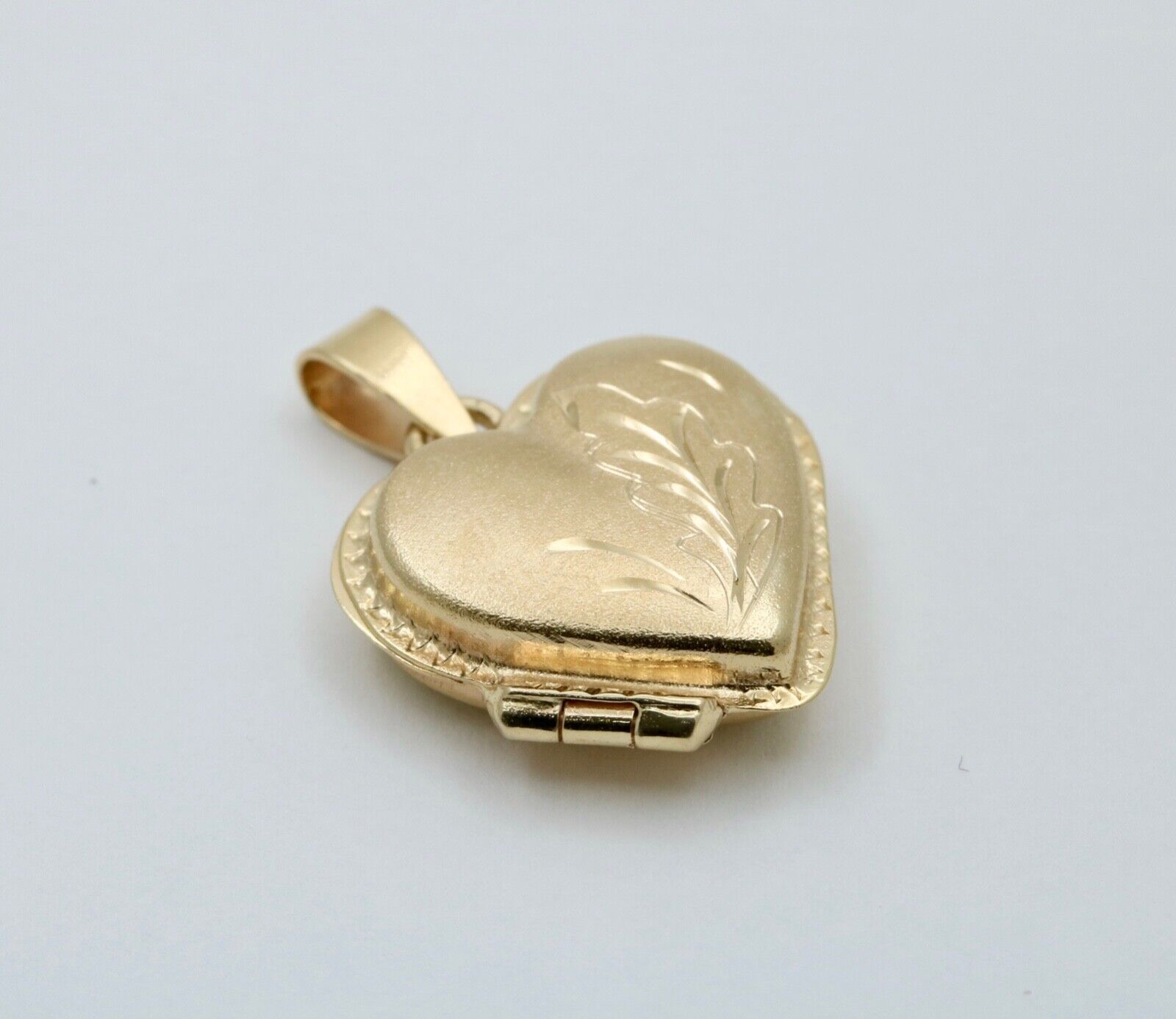 Vintage 14K Yellow Gold Heart Locket Pendant Charm