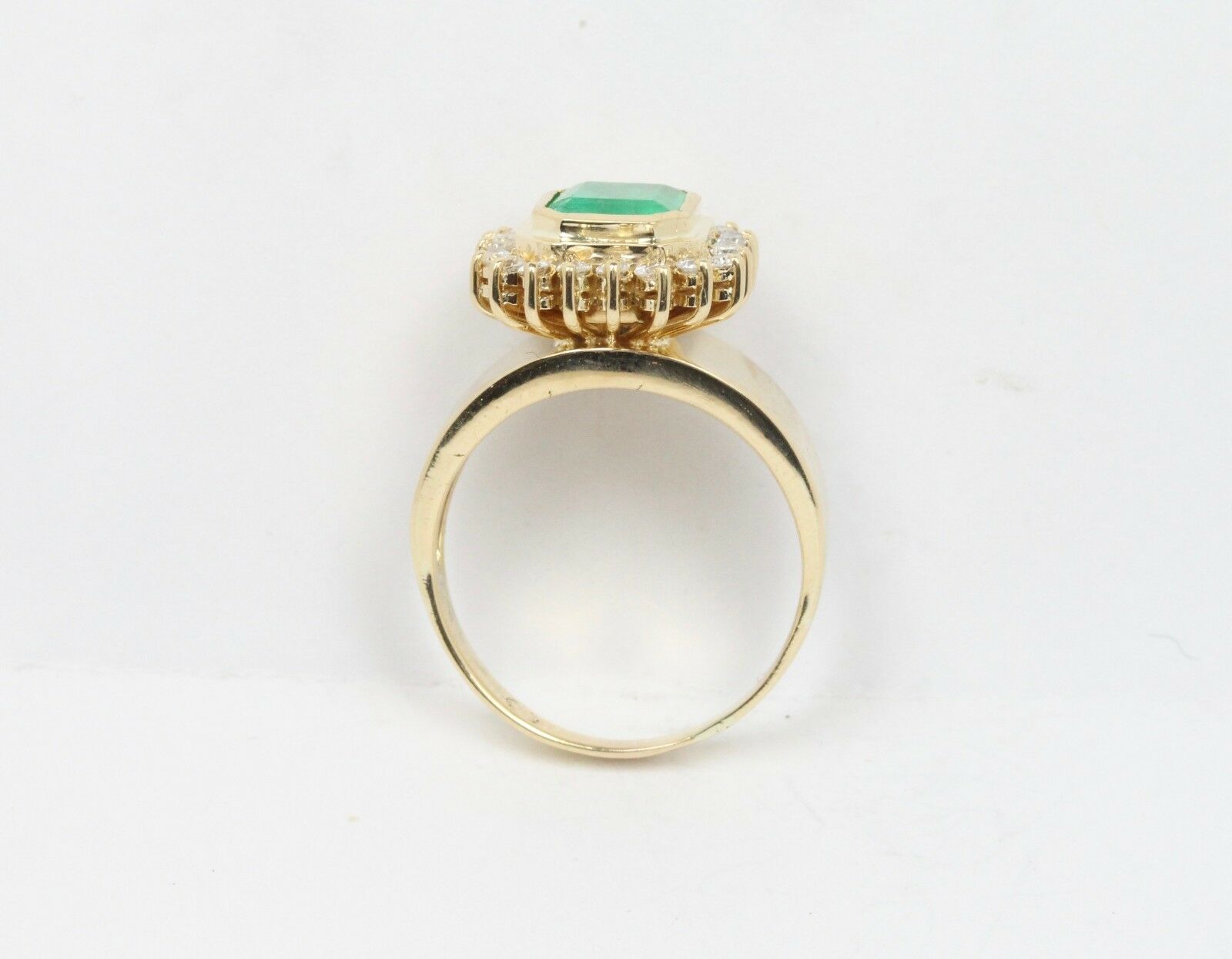 Vintage 14K Yellow Gold Emerald & Diamonds Cocktail Ring