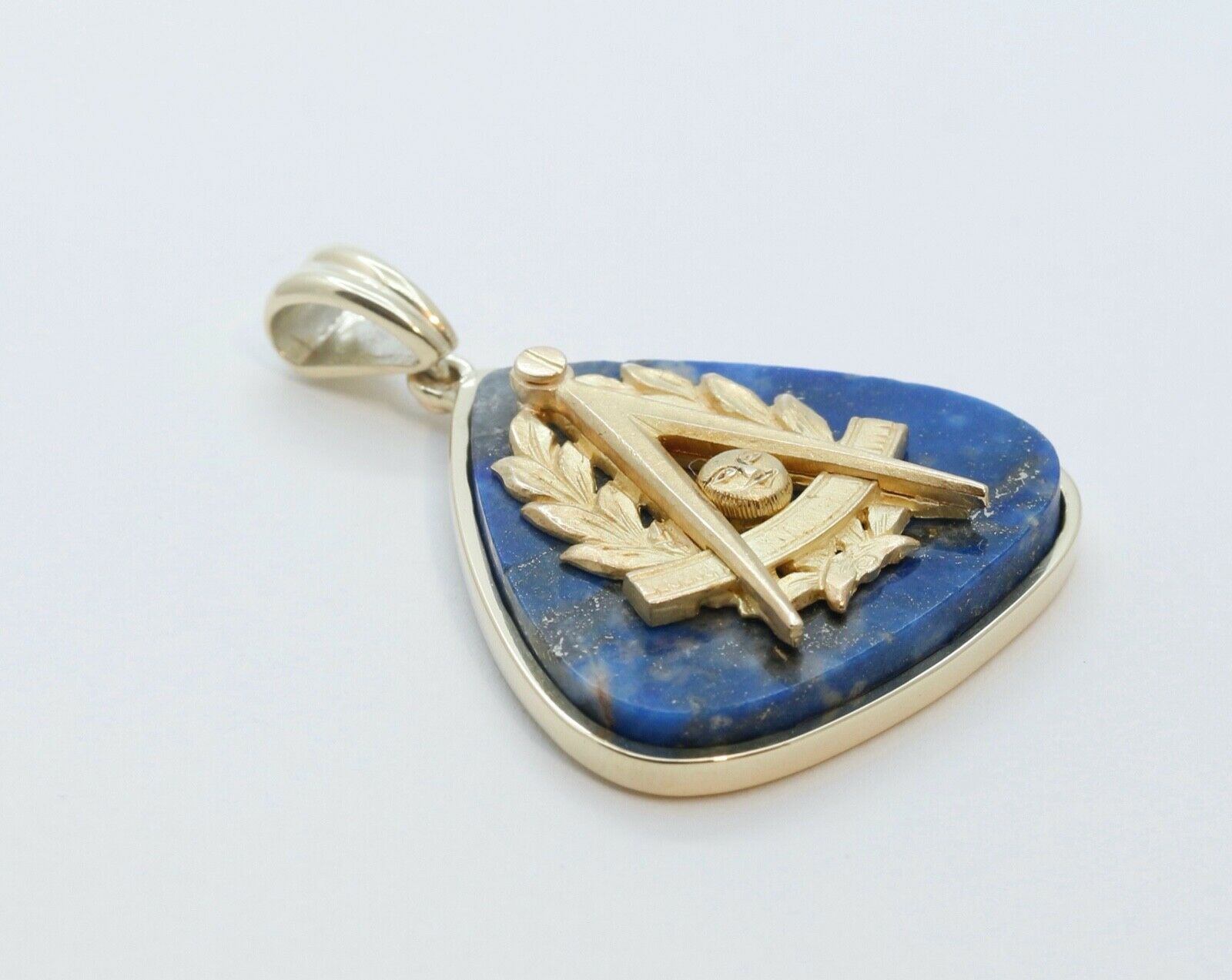 Vintage 18K Yellow Gold Lapis Past Master Masonic Pendant