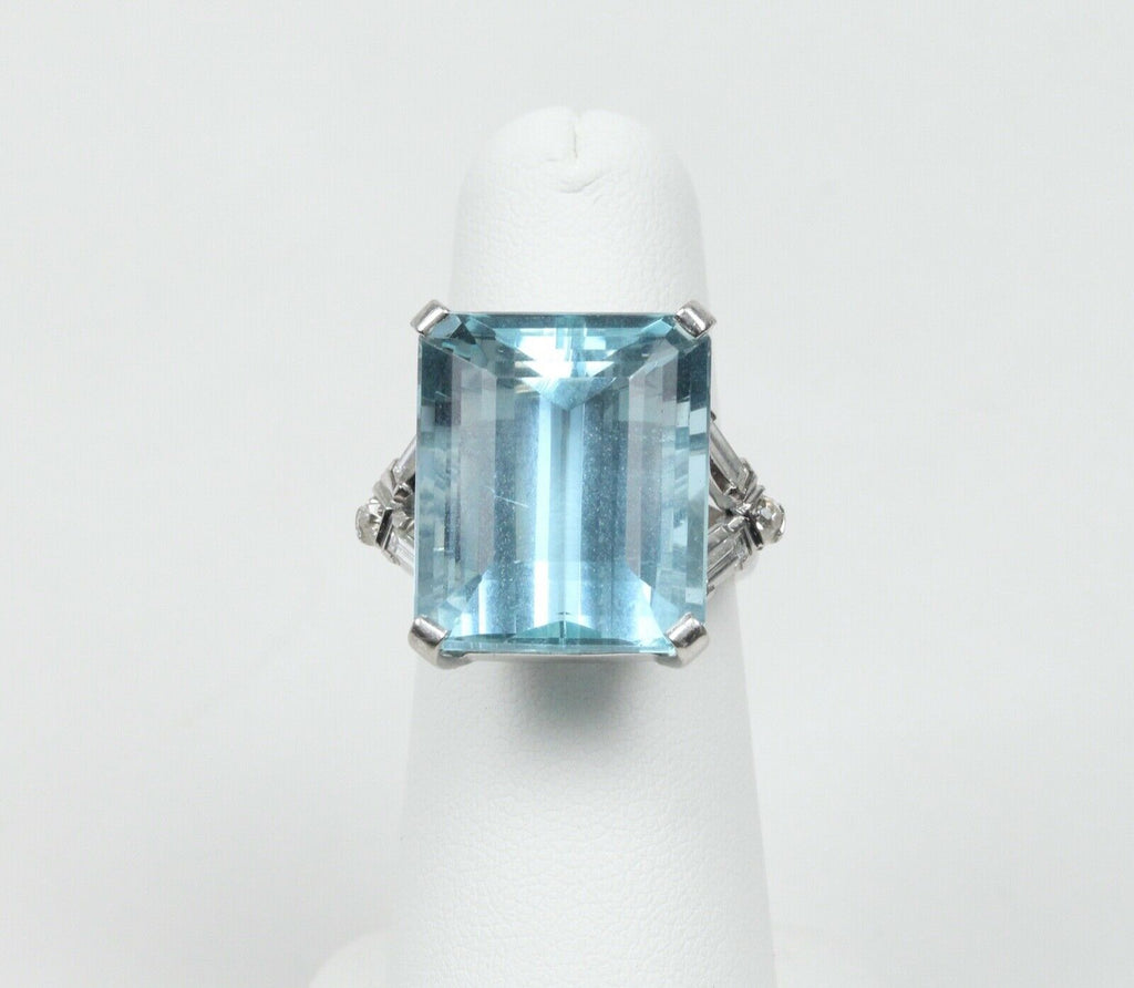 Beautiful Vintage Ladies Aquamarine Diamonds Platinum Ring