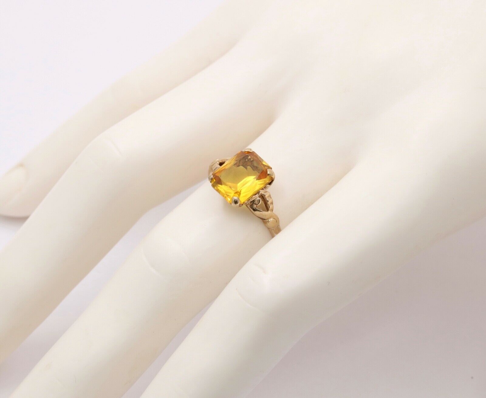 Vintage 14K Yellow Gold Synthetic Citrine Split Shank Ring Band