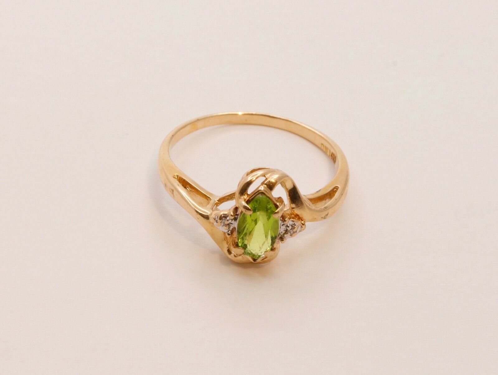 Vintage Ladies Bypass Peridot Diamonds 14K Yellow Gold Ring