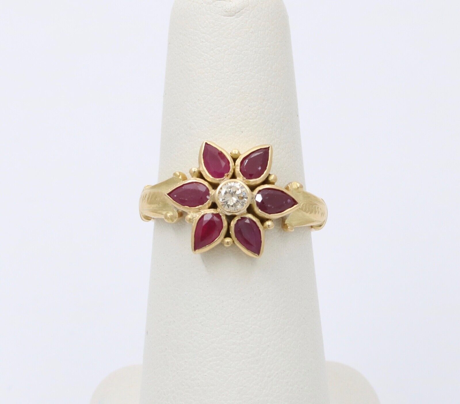 Vintage Flower Rubies Diamond 18K Yellow Gold Ring