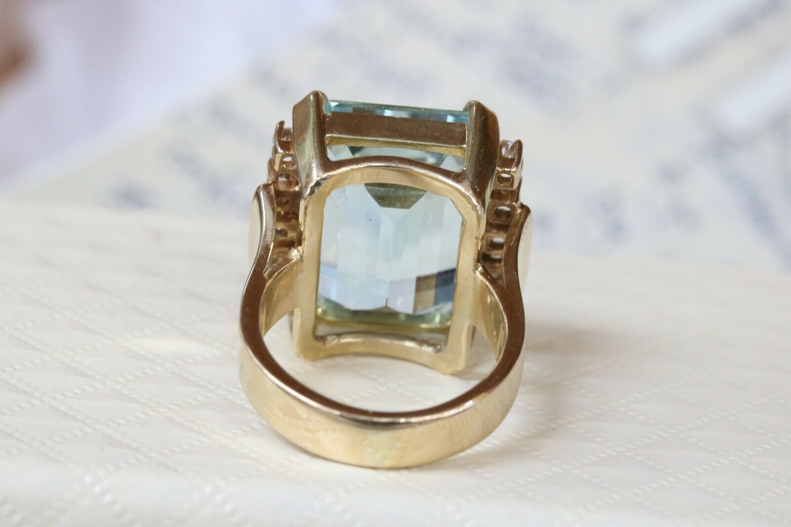 Vintage 18.60 carats Emerald Cut Aquamarine 14K Gold Ring with Diamonds