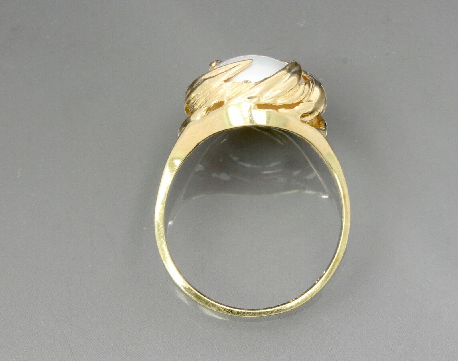 Vintage Ladies Mabe Pearl 10K Yellow Gold Ring