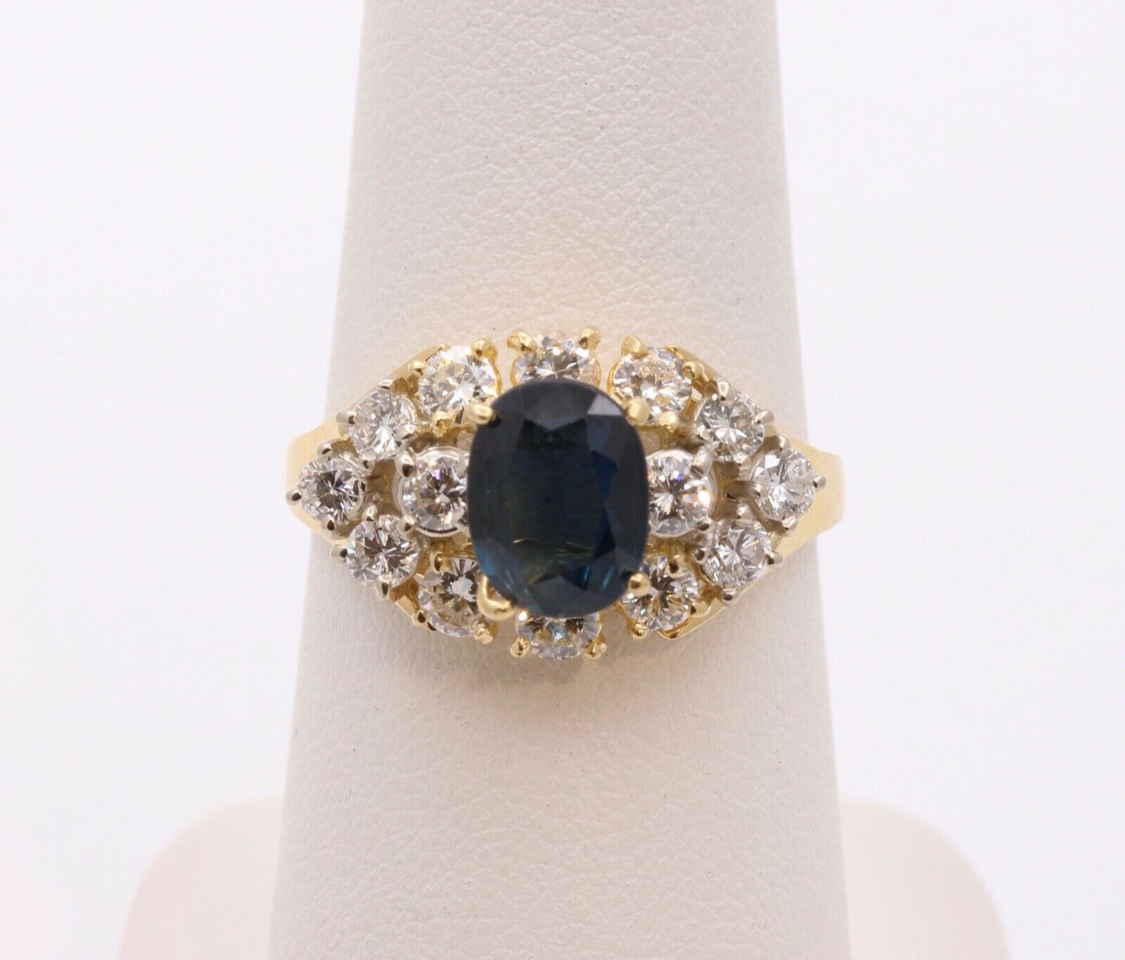 Beautiful Vintage Italian Ladies Blue Sapphire Diamonds 14K Yellow Gold Ring