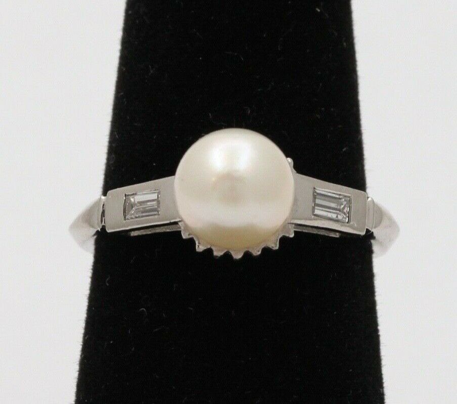 Classic Elegant Culture Pearl Diamond Platinum Ring, Cocktail Ring.