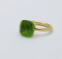 Load image into Gallery viewer, Vintage 18K Yellow Gold Solitaire Green Glass Ring
