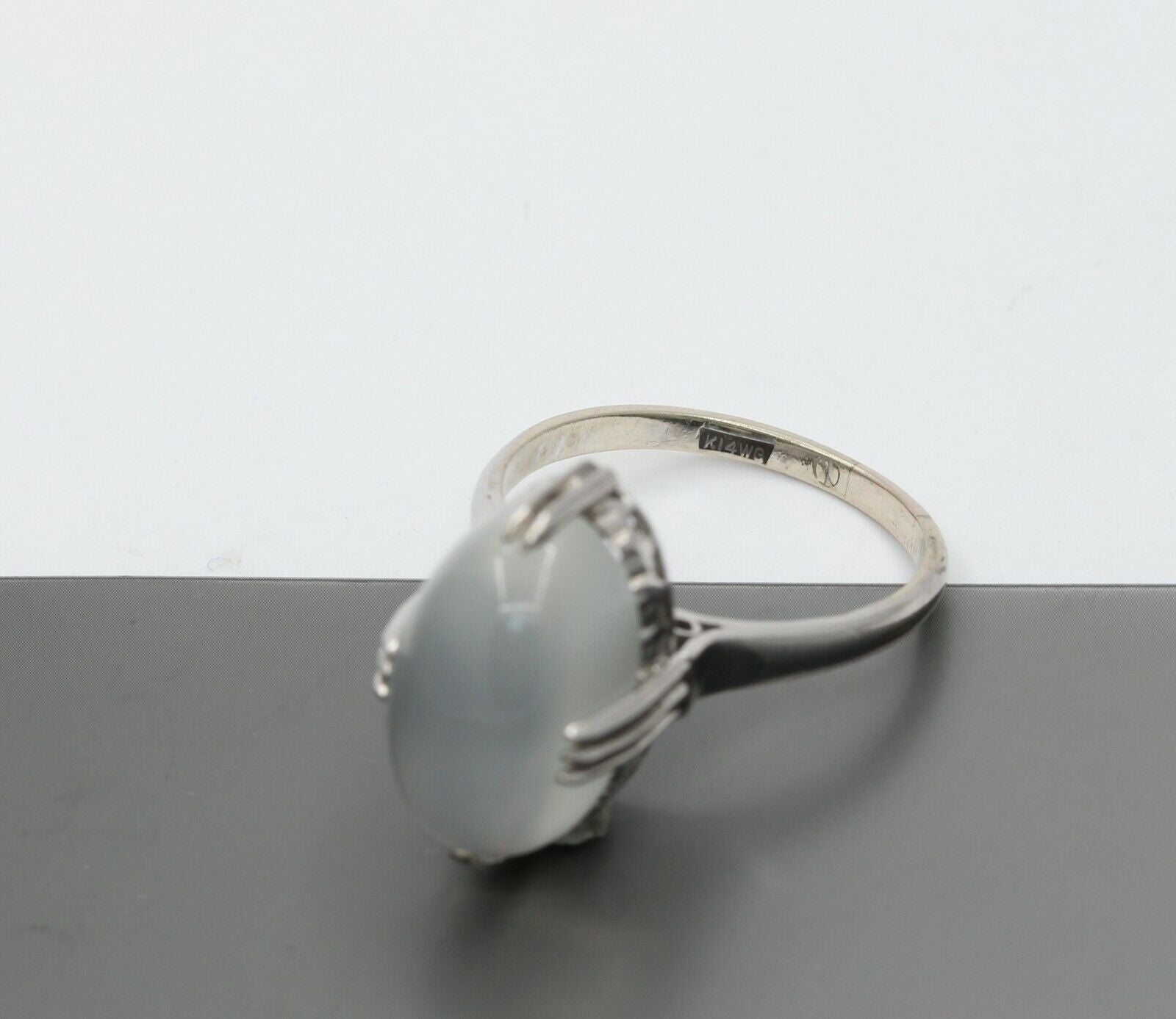 Vintage Solitaire Moon Stone Ring