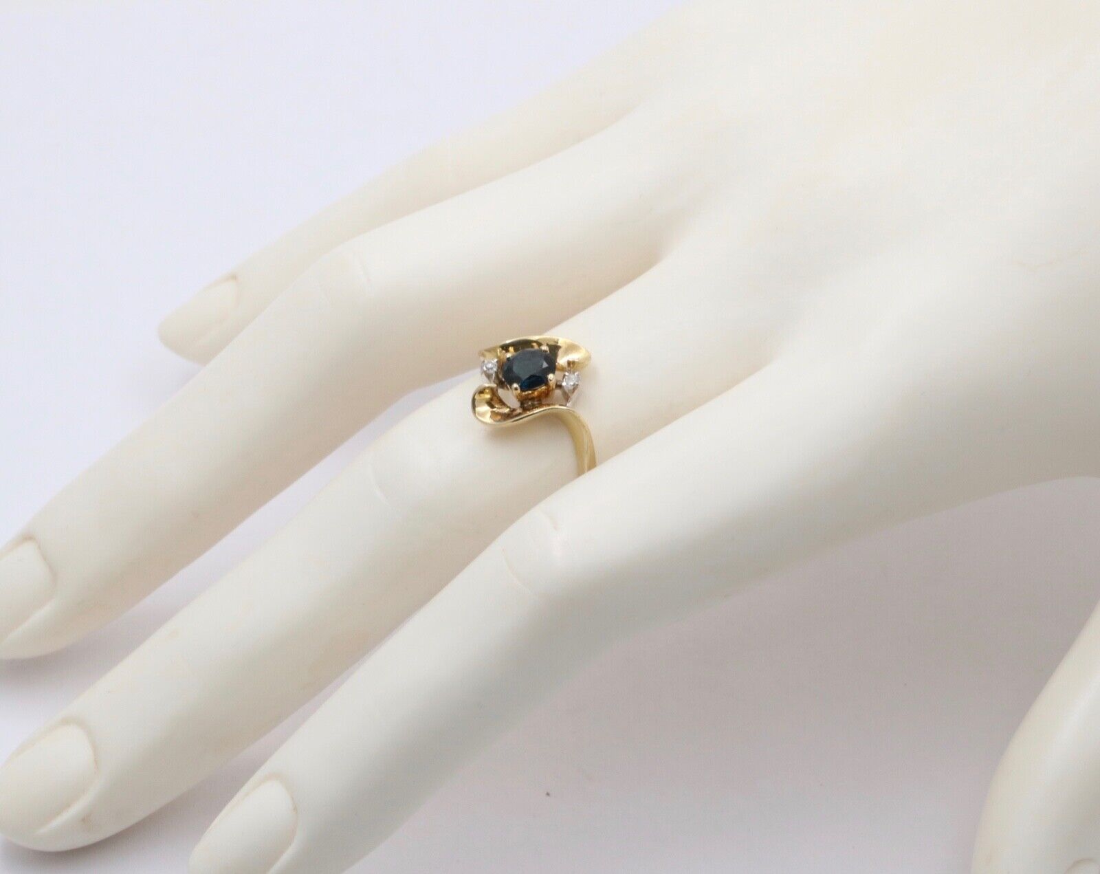 Vintage Blue Sapphire Diamonds 14K Yellow White Gold Ring