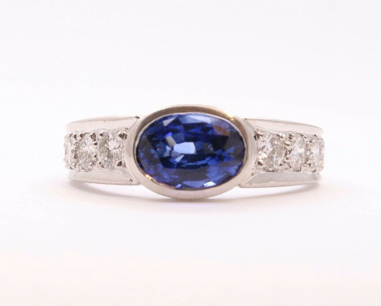 Beautiful Vintage Ladies Blue Sapphire Diamonds Platinum Ring