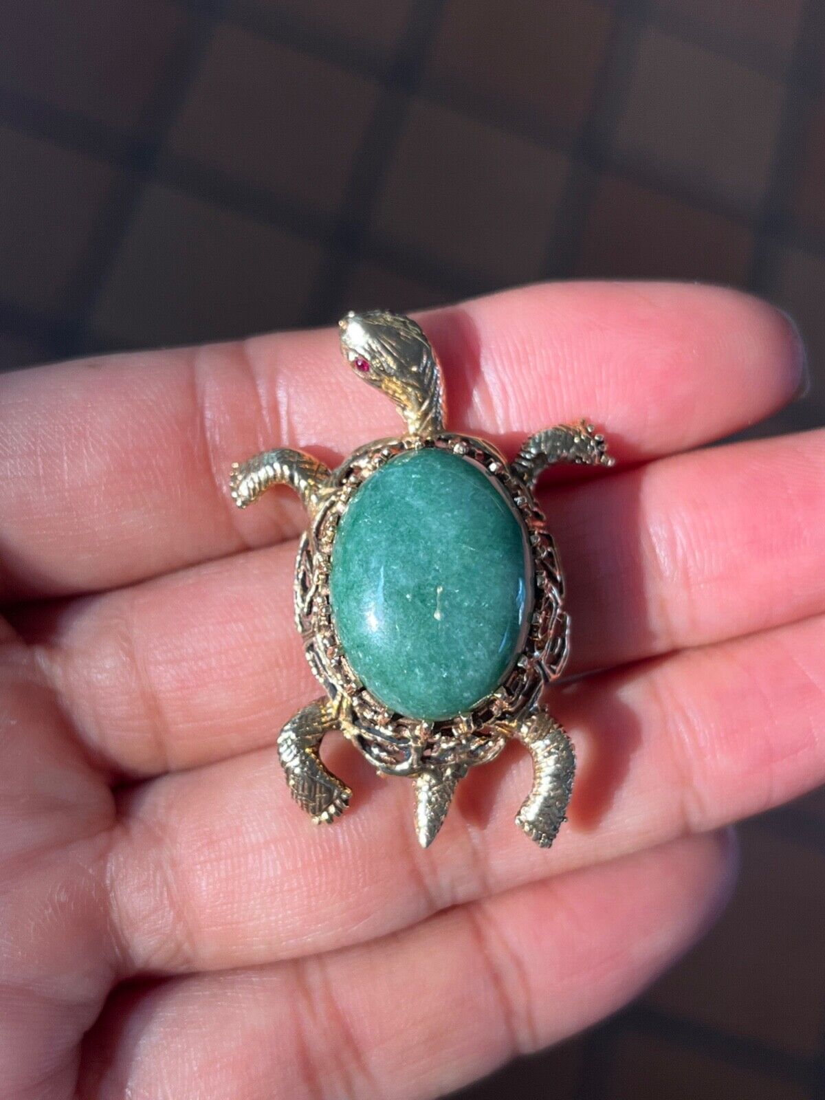 Vintage 14K Gold Turtle Jadi Jade Brooch Pin.