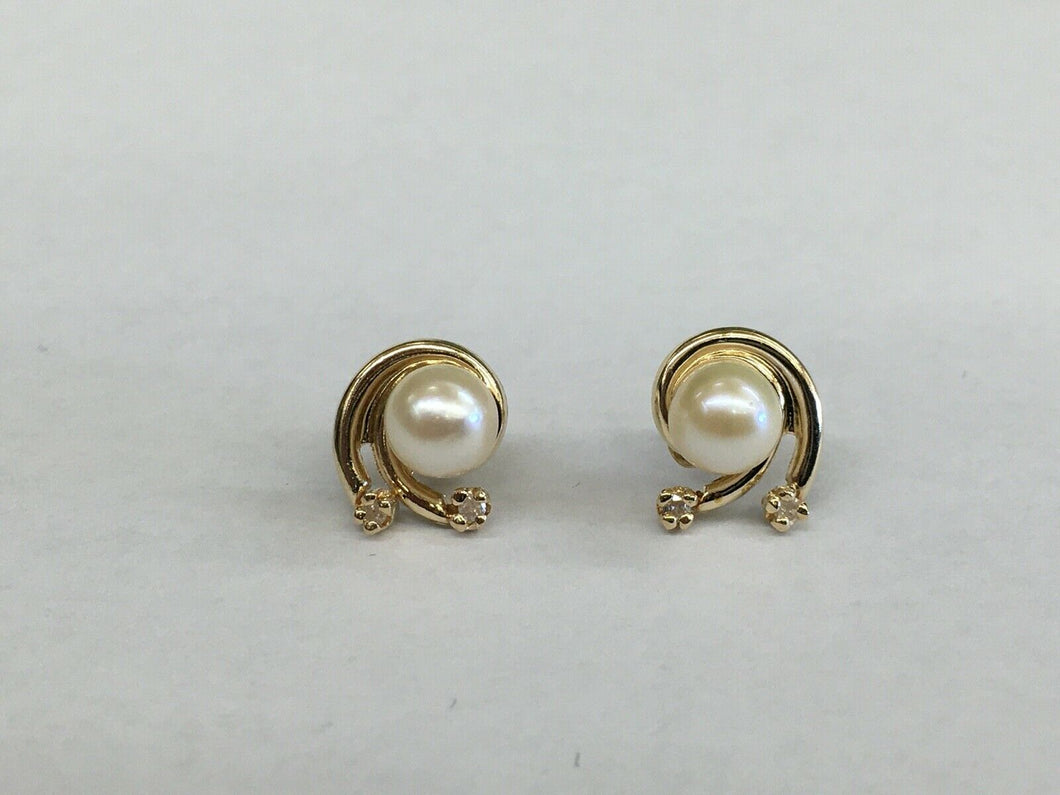 Vintage Ladies 14K Yellow Gold Pearl Diamonds Earrings