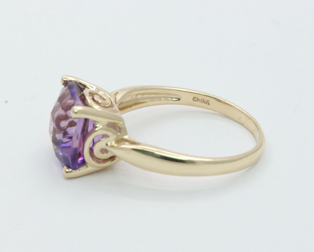 Vintage Ladies Amethyst 10K Yellow Gold Ring