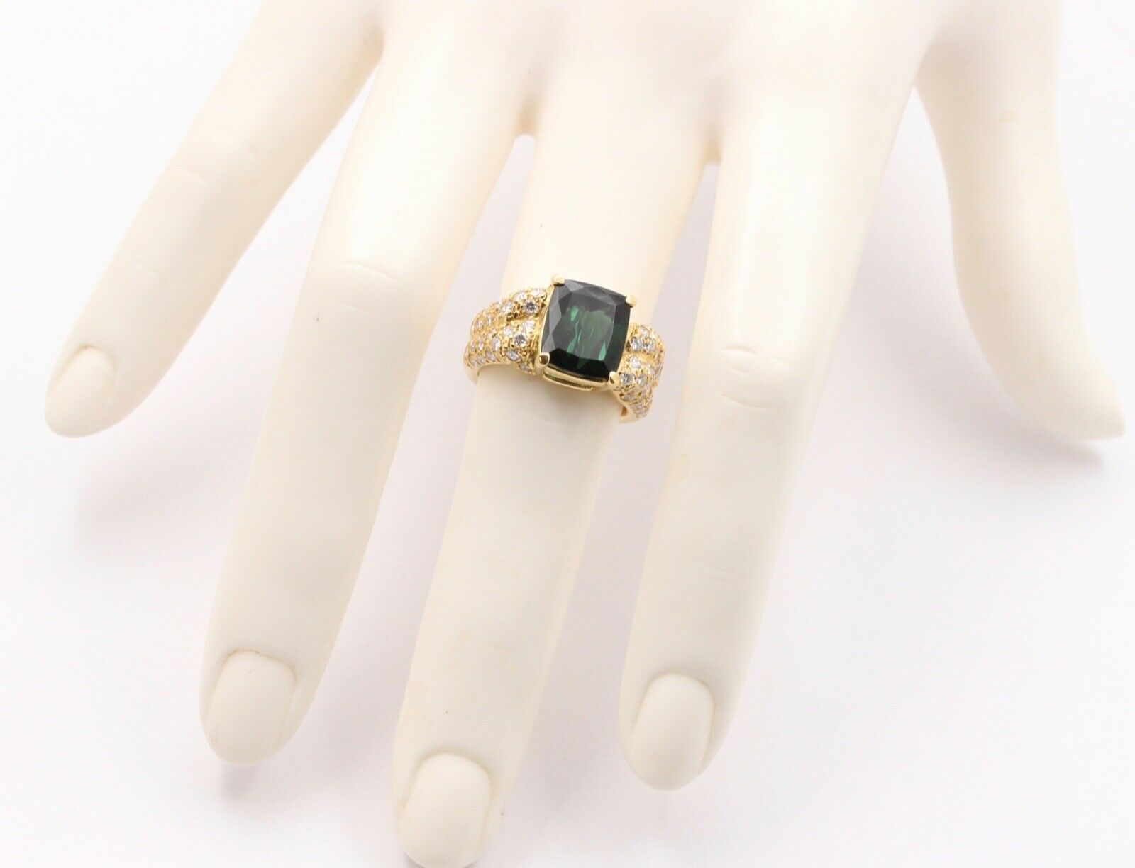 Vintage 4.35 carats Green tourmaline 18K Gold Pave Diamond Ring.